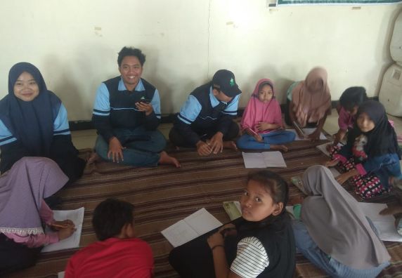 Antusiasme Tinggi Anak-anak Saat Belajar Bersama Kakak-kakak KKN UIN Walisongo Semarang